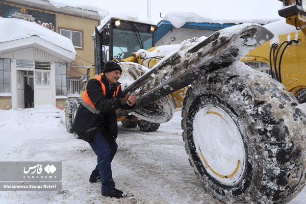 تلاش شبانه روزی راهداری مازندران در زمستان برفی