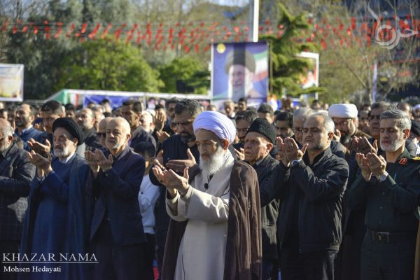 نماز عید فطر به امامت آیت الله لائینی در میدان امام حسین(ع)ساری