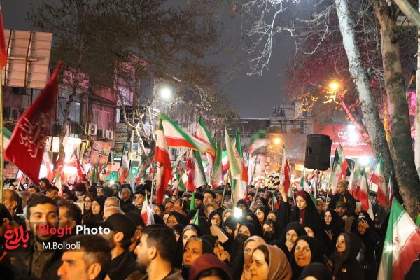 بیست‌وپنجمین اجتماع شبانه مردم قائم‌شهر در میدان طالقانی
