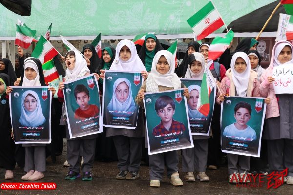 یادبود دانش آموزان شهید مدرسه شجره طیبه میناب در ساری