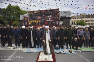 نماز ظهر عاشورا به امامت آیت الله لائینی در میدان امام حسین(ع) ساری