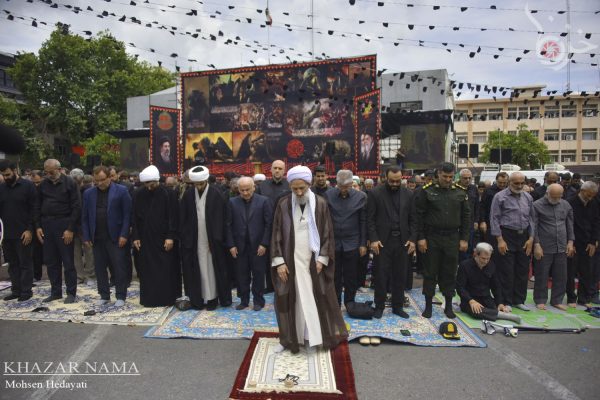 نماز ظهر عاشورا به امامت آیت الله لائینی در میدان امام حسین(ع) ساری