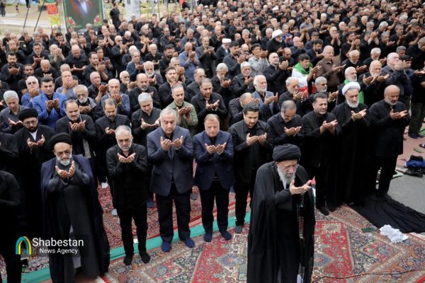 نماز ظهر عاشورا به امامت آیت الله نورمفیدی در گرگان