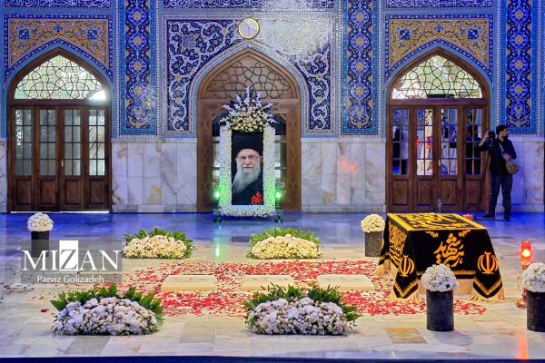 تشرف زائران به رواق دارالذکر برای زیارت مزار رهبر شهید