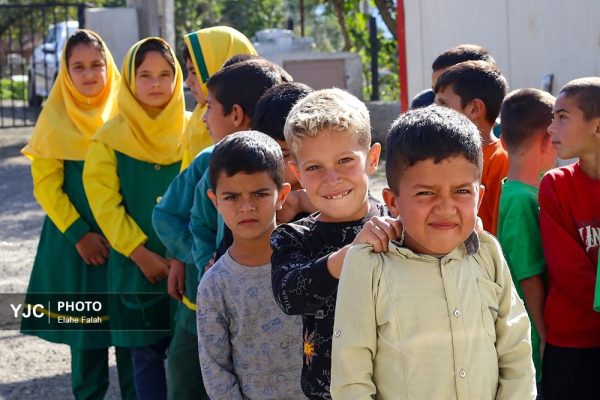 مراسم بازگشایی مدرسه‌ “ایران من ۸۲” در روستای بره پشت گیلان