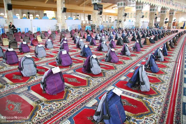 رزمایش توزیع ۲۰ هزار بسته لوازم التحریر در مصلای ساری