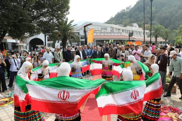 آغاز جشنواره تئاتر خیابانی شهروند لاهیجان