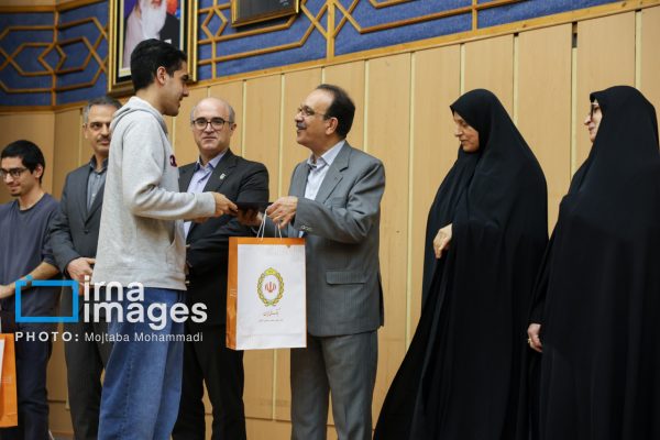 تجلیل از نفرات برتر کنکور سراسری گیلان در رشت