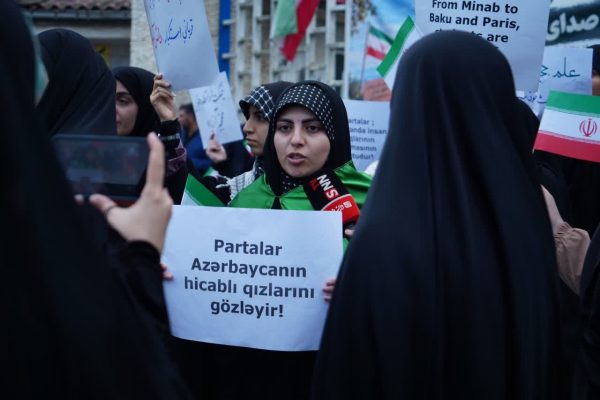 حمایت دانشجویان گیلانی از دختران محجبه آذربایجان